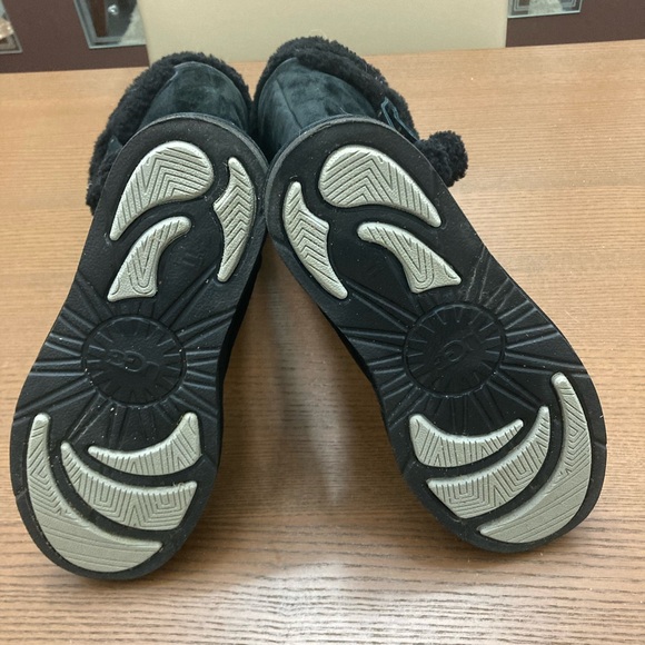 UGG Winter Boots - Picture 2 of 2